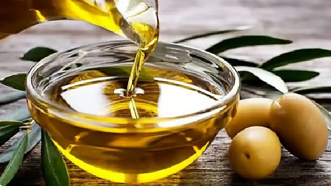 جودة زيت الزيتون في خطر.. تحذير هام للمزارعين من خلط الثمار المتساقطة